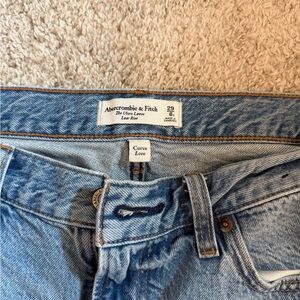 Abercrombie and Fitch - Curve Love Ultra Loose Low Rise- short, 29